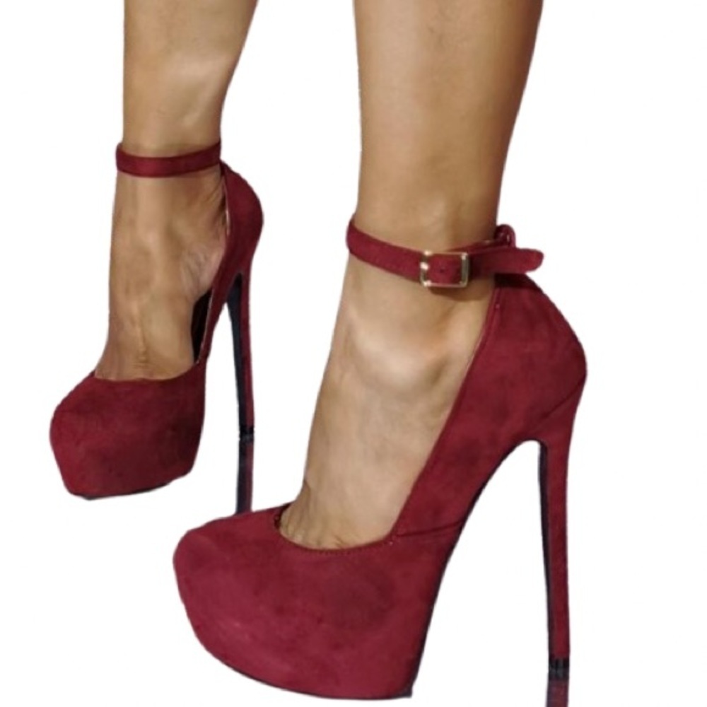 Women’s Wild Diva Faux Suede Burgundy Ultrahigh Platform Heels Size 6.5 US!